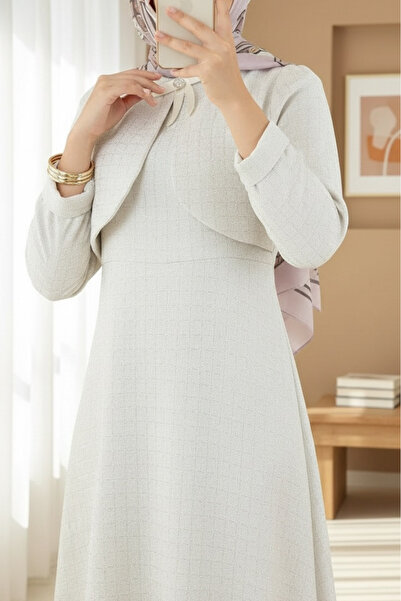 Modamorfo Φόρεμα με λεπτομέρεια από γκλίτερ και καρφίτσα - εκρού