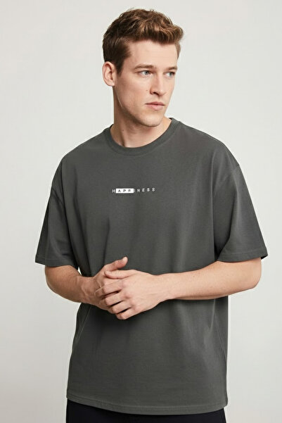 COMBİNE MİCHAİL Ανδρικό μπλουζάκι με στάμπα κειμένου, oversized, καπνιστό