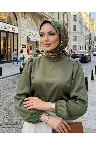 Naknaku بلوزة نسائية من الساتان باللون الكاكي مع تفاصيل سحاب خلفي