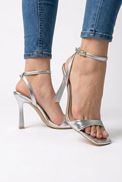 LUVETTO Ασημί Χρυσό Τετράγωνη μύτη τεμάχια Με δέσιμο στον αστράγαλο 11 εκ. Τα...