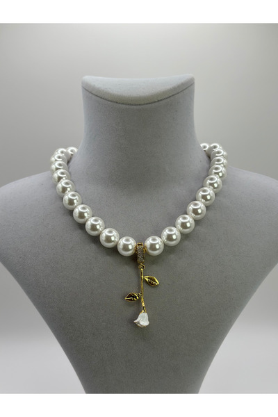 Butik The Mallorcan Pearl Necklace Flower Charm Stylish Choker