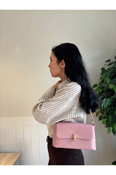 lalettobags Γυναικεία τσάντα μπαγκέτας μοντέλου Mina με καπάκι και λεπτομέρει...