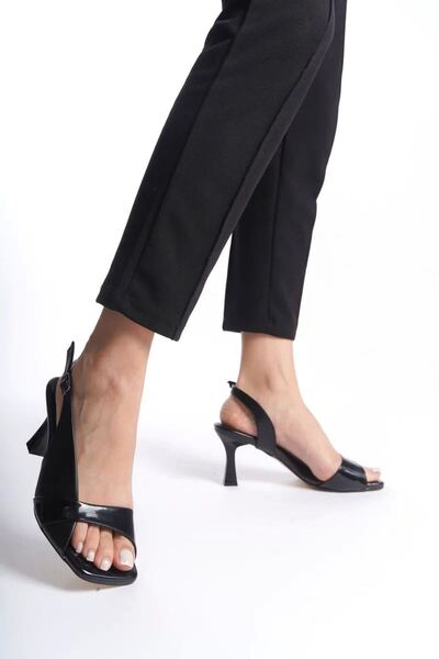 İREM Γυναικεία μαύρα λουστρίνια πέδιλα με τακούνι με λεπτομέρειες TR13MY01A
