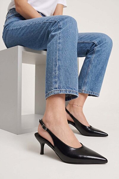 Modezya Γυναικεία παπούτσια με τακούνι Laura Black Matte με μυτερή μύτη και ζ...