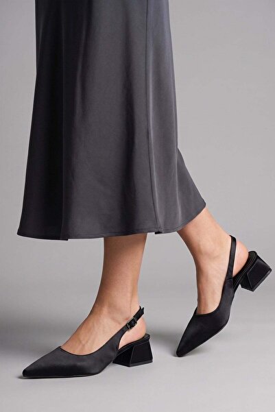 Modezya Γυναικεία παπούτσια με τακούνι Hazel Black Satin με λεπτομέρεια αγκρά...