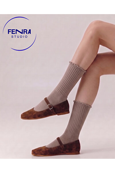 FENRA STUDIO Γυναικείες κάλτσες Derby Milk Brown με βολάν, χωρίς ραφές, από β...