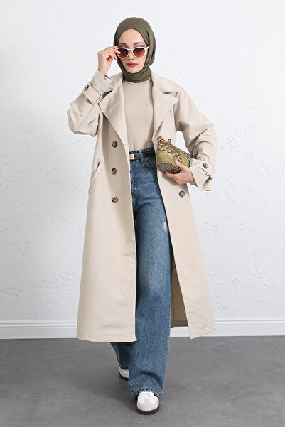 Salih Çelebi Καμπαρντίνα με λεπτομέρεια από πάνινες υφές και κουμπιά στην πλά...