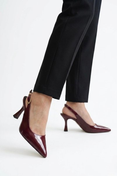 simplicity Pera Burgundy Patent Leather Open Back Heeled Shoes