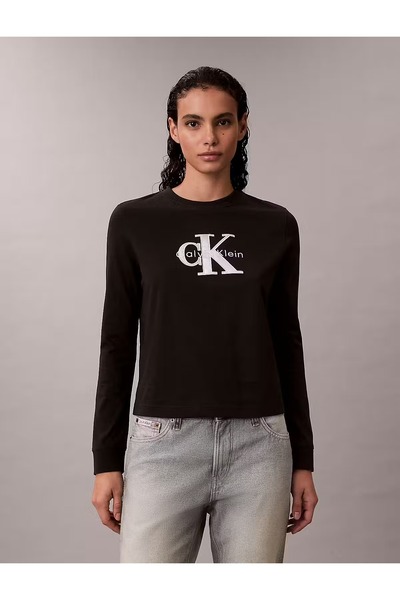Calvin Klein تي شيرت نسائي ذو قصة عادية مصنوع من القطن بنسبة 100% وياقة دائري...