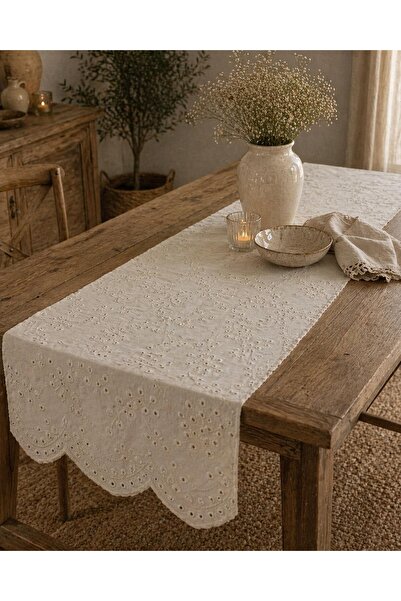 MER HOME Λινό επιτραπέζιο ράνερ σε μποέμ στυλ με διάτρητο σχέδιο φυστούκιας