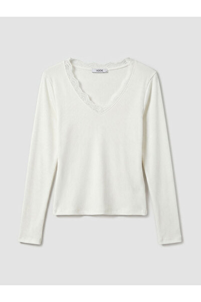 LC Waikiki Vizyon New Season V-Neck Lace Detailed Blouse