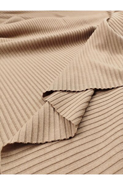 Kumaş Parça Πλεκτό ύφασμα καμιζόλ σε χρώμα καφέ γάλακτος. Πλάτος: 145 εκ.