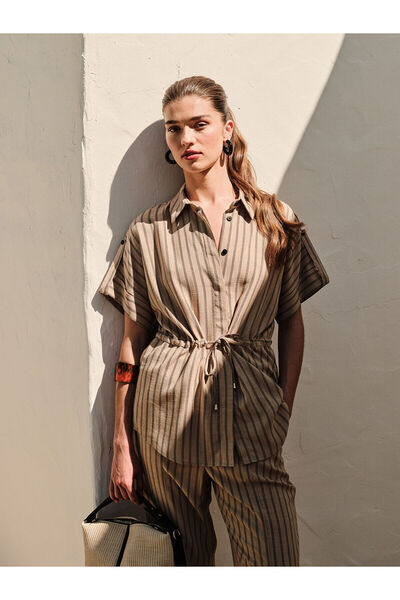 LC Waikiki NEVAVM Farkıyla LCW STUDIO Γυναικείο πουκάμισο με μπεζ ριγέ εμφάνι...