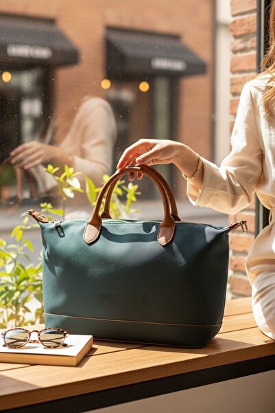 enoch Women's Green Hand and Shoulder Bag Waterproof Textured Contrast Leathe...