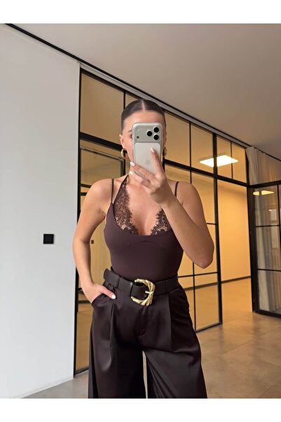 BB Bensu Buyruk ΚΟΡΜΙΤΣΙΝΑ ΜΕ ΔΙΑΚΟΣΜΗΣΗ ΔΑΝΤΕΛΑΣ ΚΑΦΕ