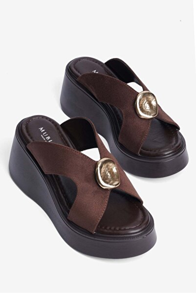 Mubiano Γυναικείες σουέτ παντόφλες με χρυσή λεπτομέρεια στη σόλα, καφέ Elox