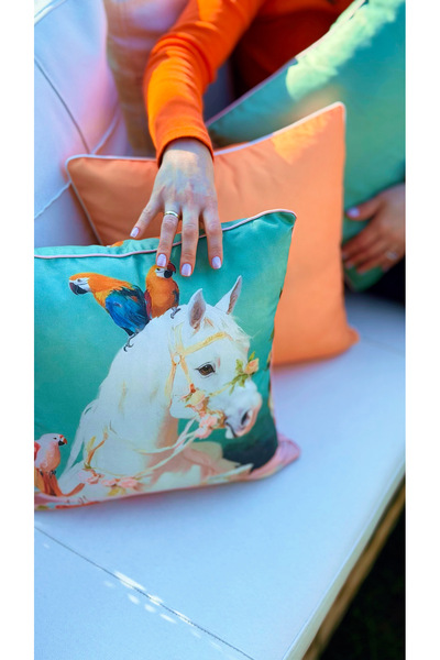 DECOSET HOME Mint Yeşili zeminli Pastel tonlarda at figürlü kırlent kılıfı