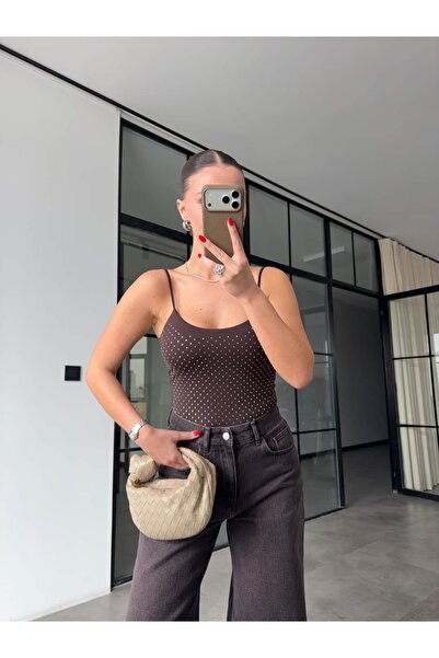 BB Bensu Buyruk ΚΟΡΜΙΣΤΡΑ ΜΕ ΤΙΡΑΝΤΕΣ ΚΑΙ ΓΥΑΛΙΣΤΕΡΕΣ ΠΕΤΡΕΣ ΚΑΦΕ