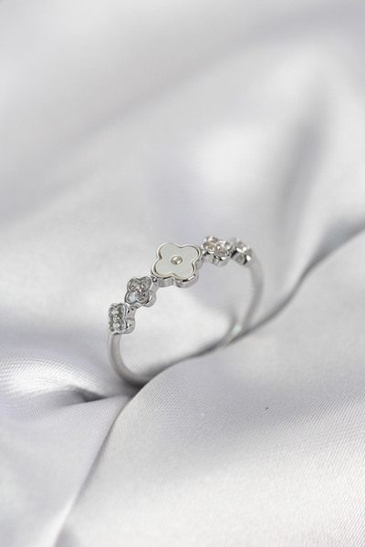 Beta Moda Hub Silver Color Minimal Clover and Zircon Stone Women's Ring