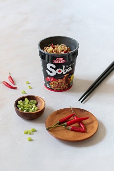 Nissin Noodles Soba Japon Tarzı Wok Usulü Chili Biber Soslu Cup Noodle 92 Gr