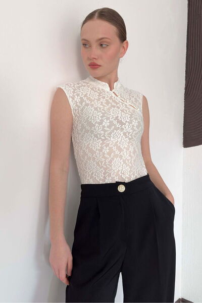 Caddebostan Moda Μπλούζα με ψηλό γιακά, αμάνικη, με δαντέλα και λεπτομέρεια π...