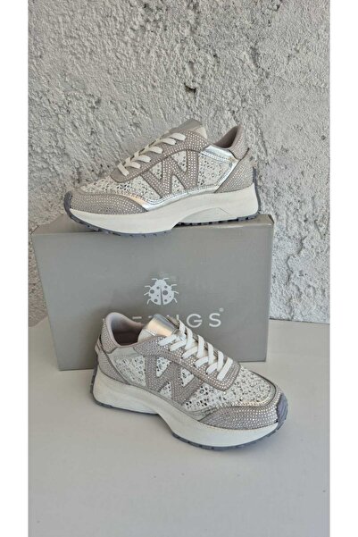 EREN SHOES BAG حذاء رياضي نسائي من CORA مزود برباط وتفاصيل حجرية