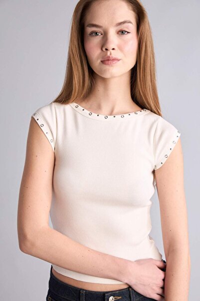 DeFacto Εφαρμοστό μπλουζάκι με λαιμόκοψη καγιάκ, κοντό μανίκι και τελειώματα ...