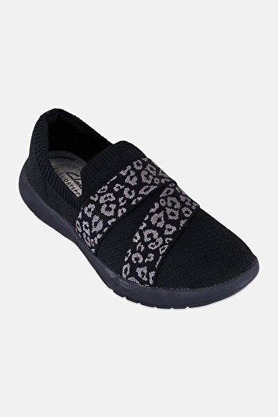CLARKS حذاء نسائي كاجوال برباط من Adella Stride، أسود