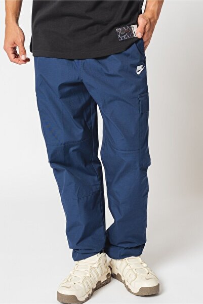 Nike Ανδρικό παντελόνι φόρμας Clup Cargo Woven Navy Blue με φαρδιά γραμμή και...