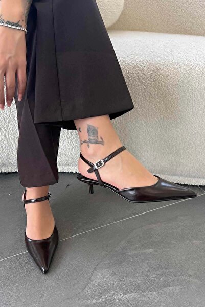 Parponi Γυναικεία λουστρίνια παπούτσια με χαμηλό τακούνι Lilya σε καφέ χρώμα