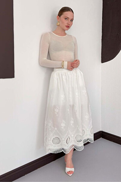 Caddebostan Moda Κεντημένη βαμβακερή φούστα μεσαίου μήκους με λεπτομέρειες μπ...