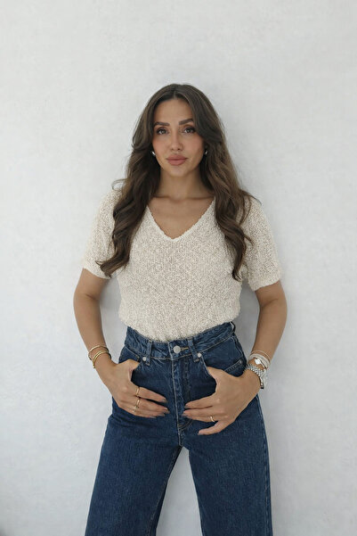 RAMİOR COLLECTION Γυαλιστερή διάφανη πλεκτή μπλούζα με λαιμόκοψη V και κοντό ...