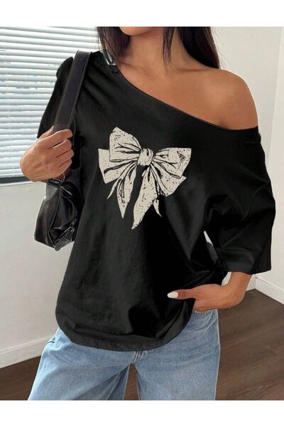 trendgar Μαύρο γυναικείο μπλουζάκι με μπεζ φιόγκο και στάμπα, με φαρδύ ασύμμε...