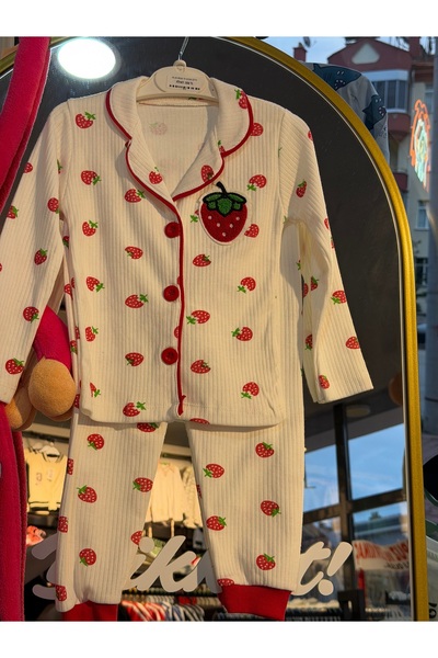 shop Çilekli pijama takımı