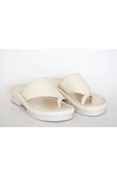 LAVENDER SHOES شباشب جلدية فليب فلوب نسائية