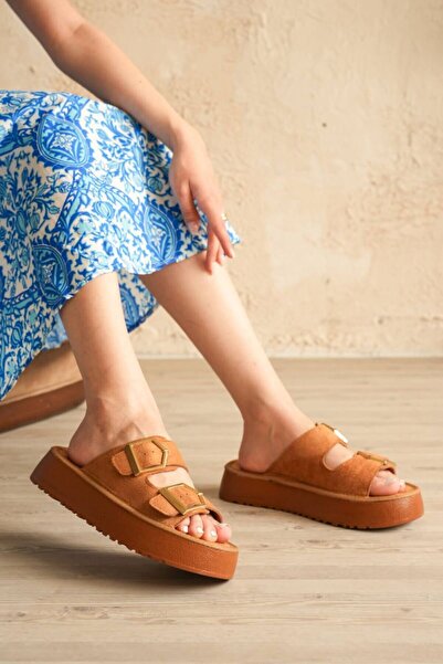 TRENDELLA Γυναικείες παντόφλες με χοντρή σόλα και διπλή αγκράφα, με χρυσή λεπ...