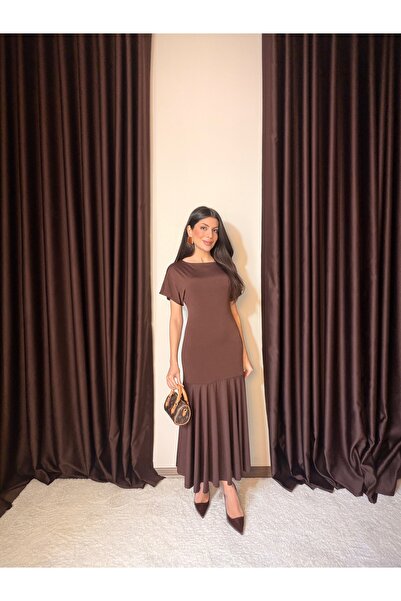 LOISY Γυναικείο κοντομάνικο φόρεμα που αγκαλιάζει το σώμα με λεπτομέρεια σε ρ...