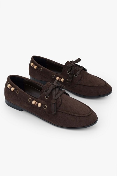 Shoeberry Γυναικείο Loafer με κορδόνια από καστανό σουέντ Costa με αξεσουάρ α...