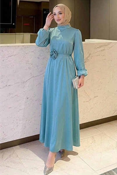 Tesettür Diyarı Daren Kuşağı Βραδινό Φόρεμα Τεσσάρτουρ με Λεπτομέρεια Τριαντά...