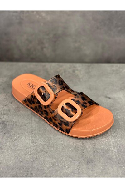 IGOR ΣΑΝΔΑΛΙΑ ΑΝΘΕΚΤΙΚΑ ΣΤΟ ΘΑΛΑΣΣΙΝΟ ΝΕΡΟ