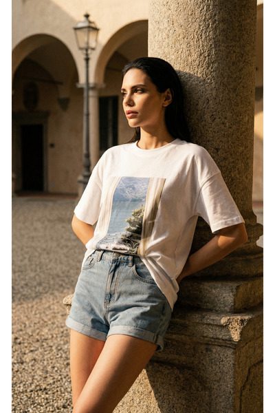 Amia&Co. Tricou alb oversize pentru femei, cu imprimeu cu vedere la mare
