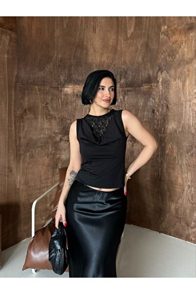 NFA WEAR Kadın Siyah Bluz Degaje Dantel Yaka Detaylı Vücuda Oturan Şık Tasarım