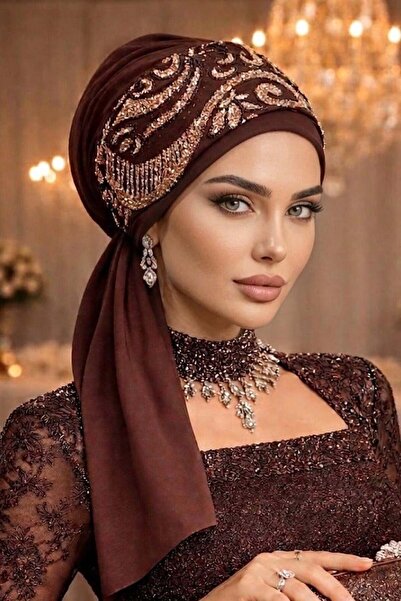 Aişe tesettür Βραδινό φόρεμα με χρυσό μοτίβο καραμέλας και κασκόλ