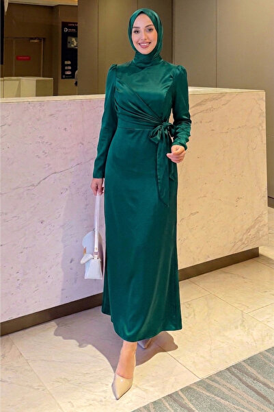 Tesettür Diyarı Ραμίλ Σατέν Φόρεμα Χιτζάμπ με Πλαϊνές Δέσεις - Σμαραγδί