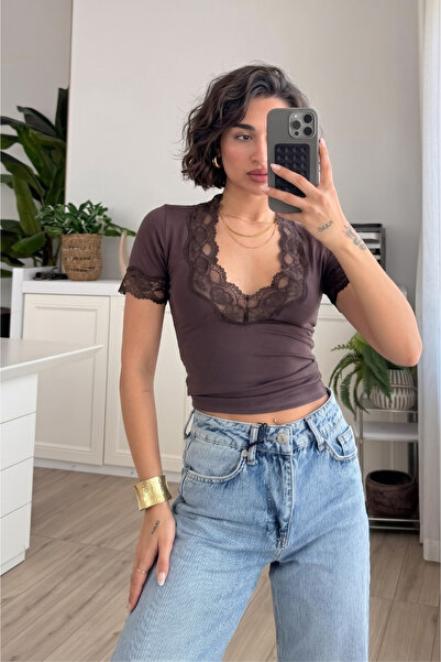 SHILSEE BEUTİQUE ΓΥΝΑΙΚΕΙΑ ΜΠΛΟΥΖΑ ΜΕ ΔΑΝΤΕΛΕΣ ΚΑΙ ΛΑΙΜΟΥΡΓΙΑ ΣΕ ΣΧΗΜΑ V, ΚΑΦΕ