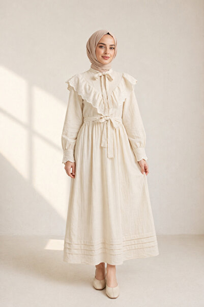 Kirazgym Φόρεμα με βολάν στο γιακά, λεπτομέρεια με διακοσμητικό κούμπωμα και ...