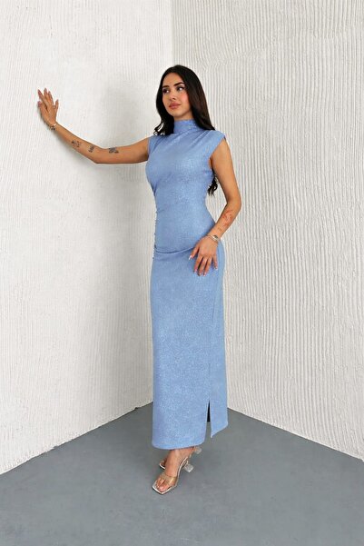 moda poni Γυναικείο ανοιχτό μπλε φόρεμα με λεπτομέρεια σκίσιμο και λάμψη