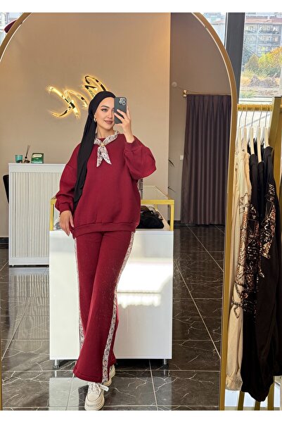 Gizem Karademir Boutique Fular Detaylı Eşofman Takımı