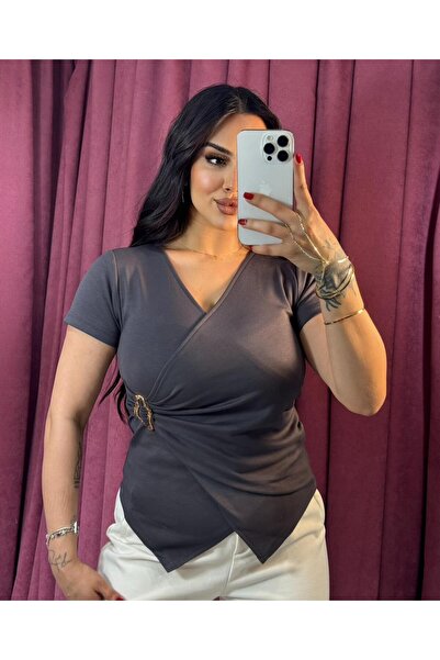 inci bayan giyim Γυναικείο χρυσό μπλουζάκι με λεπτομέρειες και κοντό μανίκι