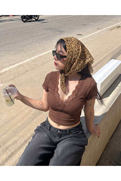 Toum Ρετρό κοντομάνικο τοπ με δαντελένια λεπτομέρεια